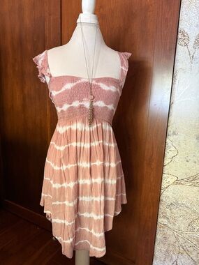 ⚜️ TIARE HAWAII HOLLIE SHORT DRESS IN O/S PALE PINK DUSTY ROSE & WHITE ⚜️